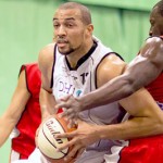 England trio spark Mohawk run