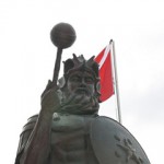 Picture perfect day as dive statue is put in place