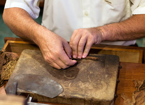 A-premium-cigar-is-handrolled