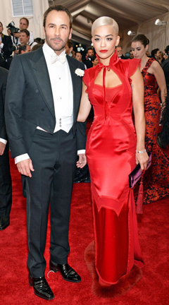 Tom-Ford-in-a-tuxedo-at-the-Met-Gala-with-Rita-Ora
