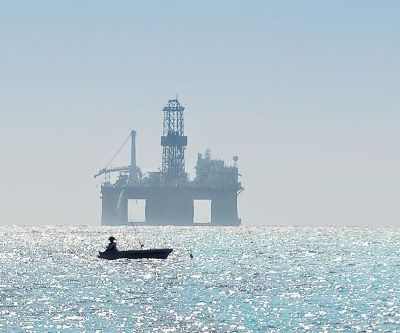 A floating oil rig on the way to Texas pays a brief visit to Cayman.
