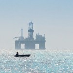 Oil rig stops by Grand Cayman