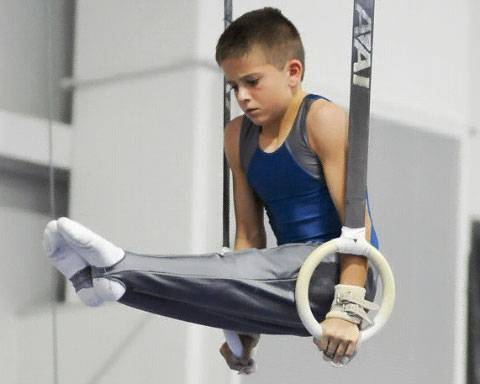 Igor Malgalhaes displays his power and balance on the rings.