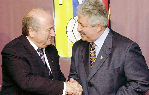 FIFA President Joseph ‘Sepp’ Blatter, left, shakes hands in November 2004 with Rafael Esquivel, in Caracas, Venezuela. Esquivel has been ordered to be extradited to the U.S. – PHOTO: AP