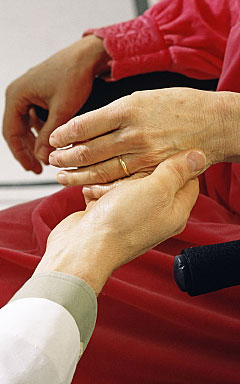 Making decisions early about palliative and hospice care for patients can have major benefits, U.S. palliative care expert Dr. Thomas Smith says.