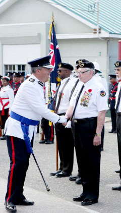 Police Commissioner David Baines shakes hands with Cayman Islands veterans. – Photos: Kelsey Jukam