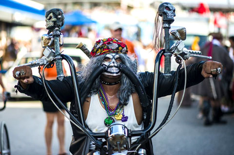 A terrifying biker-pirate makes his way through Harbour Drive.