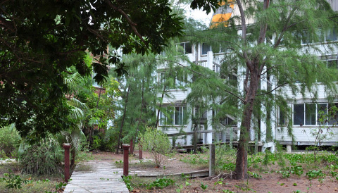The Divi Tiara hotel, which closed in 2006, was badly damaged in Hurricane Paloma in 2008. – PHOTOS: ED BEATY