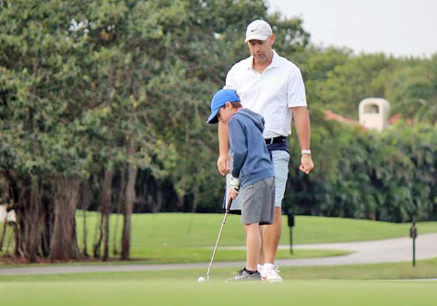Sam McLean lines up a putt at the Doral-Publix Junior Golf Classic.