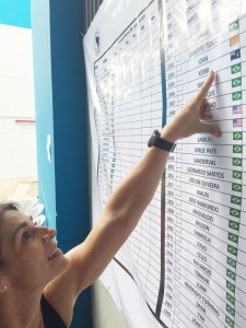 Kerri-Kanuga-picking-up-her-packet-at-registration-WEB