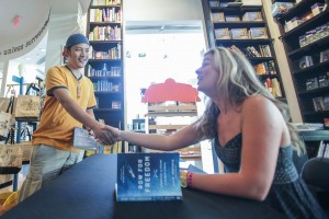 Den Prado meets ‘Row For Freedom’ author Julia Immonen. - PHOTO: MATT LAMERS