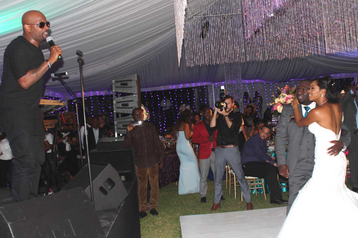New York R&B singer Case sings a song for the couple.
