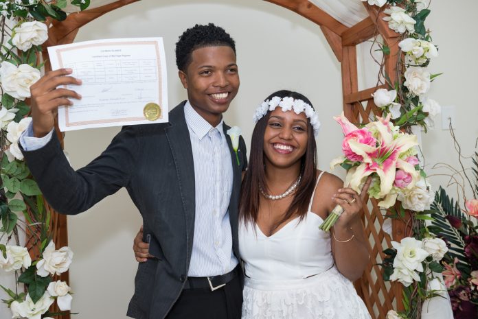 Kimberlee-&-Michael-at-Simply-Weddings-Photo-by-Travis-Thompson