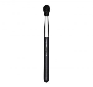 A flalwess makeup application requires the right tools. MAC's 224 eyeshadow brush is a must for creating a glamarous smoky eye.