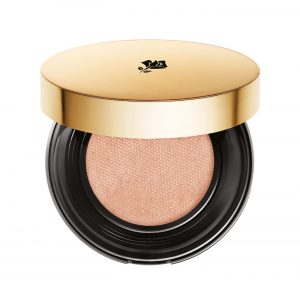 Lancome’s new ‘Teint Idole Ultra Cushion’ promises flawless full coverage, with the ease of a cushion.