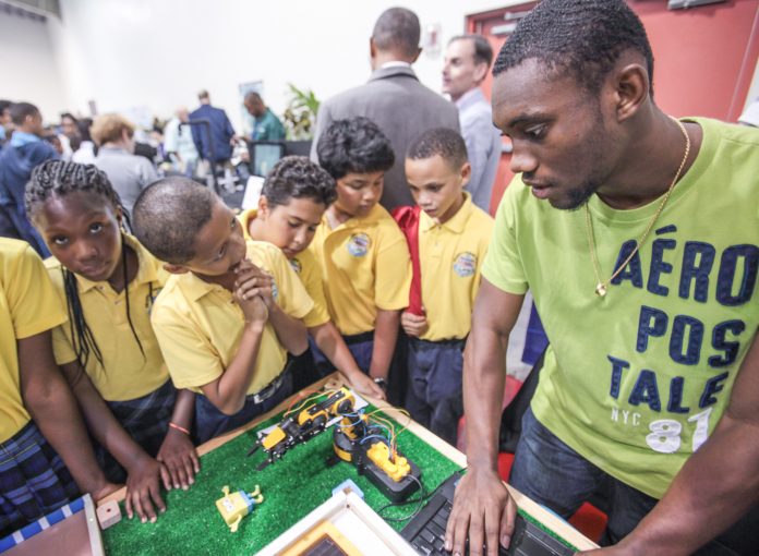 brian-walters-demonstrates-a-robotic-arm-for-prospect-primary-school-he-built-with-roberth-davis-at-ucci-2