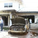 Couple escapes burning home