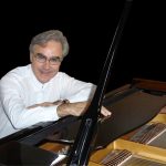 Singing Christmas Tree will feature acclaimed pianist