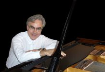 Singing Christmas Tree will feature acclaimed pianist