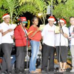 Hundreds attend Cayman Brac Rotary Christmas tree lighting