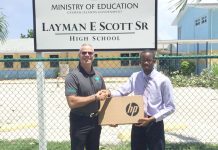Bracker wins laptop in financial services quiz