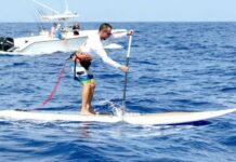 Paddleboarders stand up for cancer victims