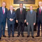 Premier hosts London dinner