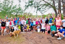 Governor pitches in on Barefoot Beach cleanup