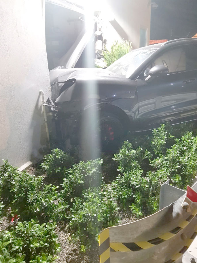 car-crash-airport~1