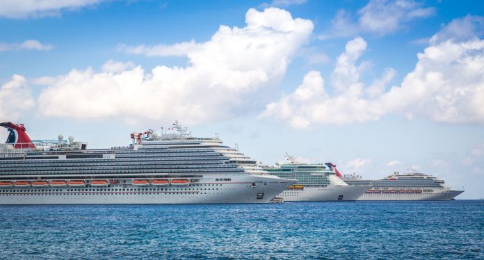 Cruise-ships-in-GT-harbour