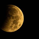 Lunar eclipse wows skygazers