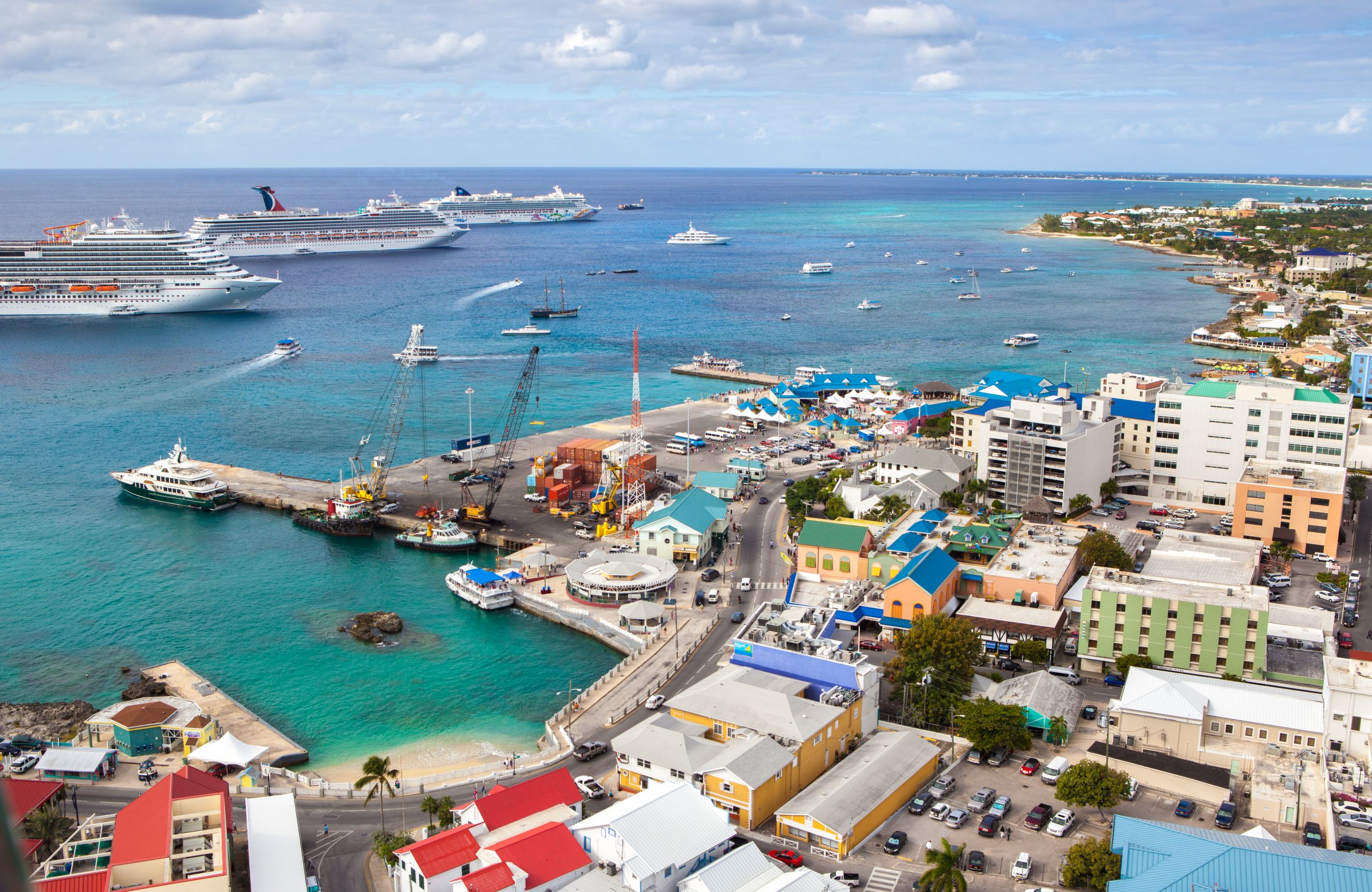 Aerial-cruiseships-port