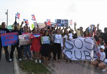 Cayman holds ‘SOS Cuba’ rally