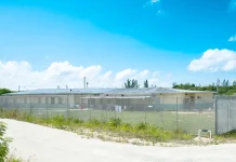 Two Cubans escape from detention facility