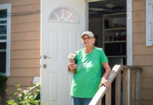 Community to build new house for senior who lost home in fire
