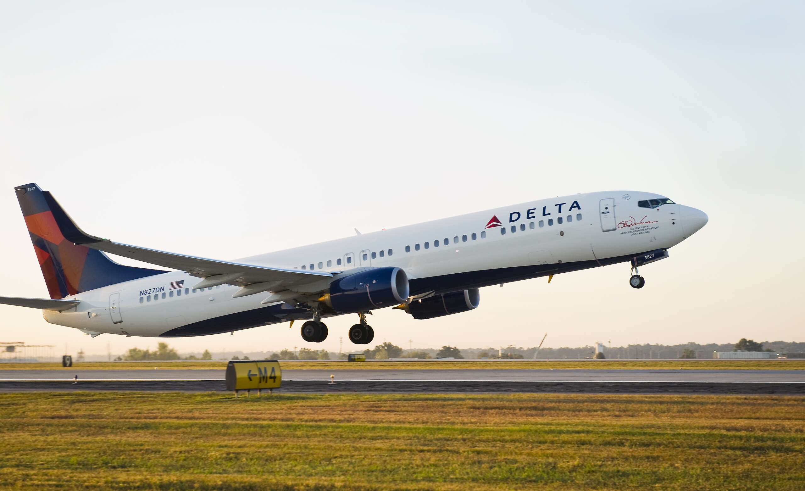 Boeing 737-900ER - Cayman Compass