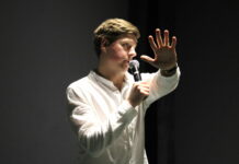 Visiting comics get big laughs at intimate stand-up show