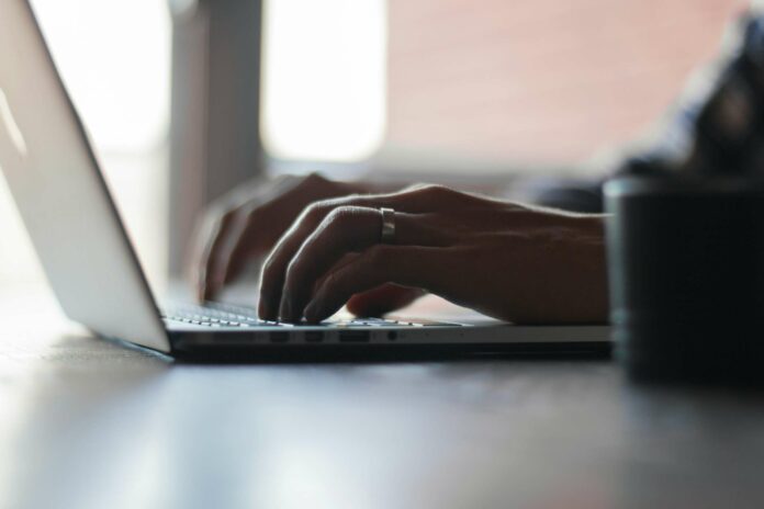 Many British voters can register online to vote in the general election. - Photo: Thomas Lefebvre, Unsplash