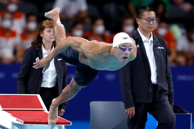 Jordan Crooks swimming in Paris