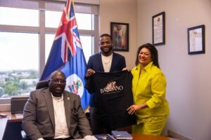 Donna Myrie – Chair of Batabano Cayman Carnival and Rashad Rankin, the new Executive Creative Director present the Minister of Culture the Hon. Dwayne Seymour with a beautiful Batabano t-shirt designed by Marz Designs.