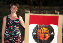 Storyteller ‘cranks’ out historic art form for Cayman creatives Emily Schubert showcases crankies to Cayman creatives. - Photo: Shanda Gallego