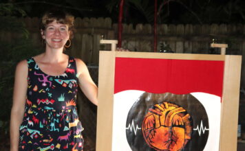 Storyteller ‘cranks’ out historic art form for Cayman creatives Emily Schubert showcases crankies to Cayman creatives. - Photo: Shanda Gallego