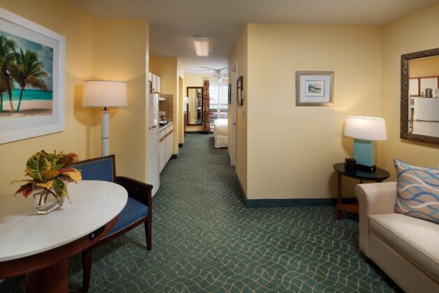 Sunshine Hotel & Suites room before renovation