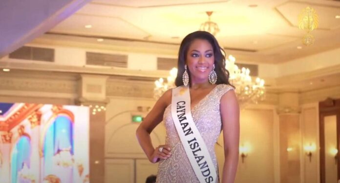 Shiiannte Sterling poses in evening wear during the preliminary competition of the Miss Teen Mundial pageant. - Photo: Francisco Cortez YouTube page