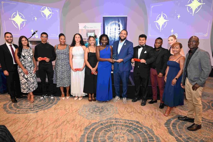 Junior Achievement Company of the Year Tote_AllyKY, together with advisors. - Photo: Submitted