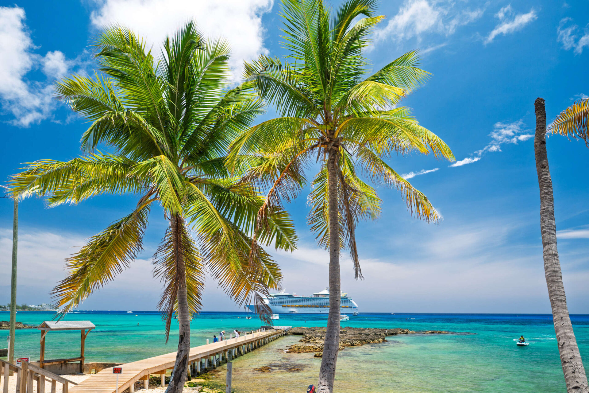 Cayman smashes tourist air arrival record in March