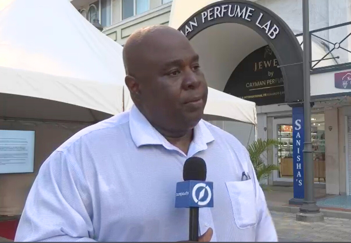 Le ministre du gouvernement, Michael Myles, a déclaré que l'équilibre entre les Caïmanais et les expatriés devait être rétabli. - Photo : Compass TV