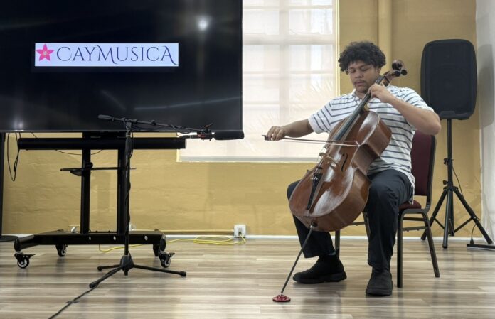 Cellist Dequan Smith