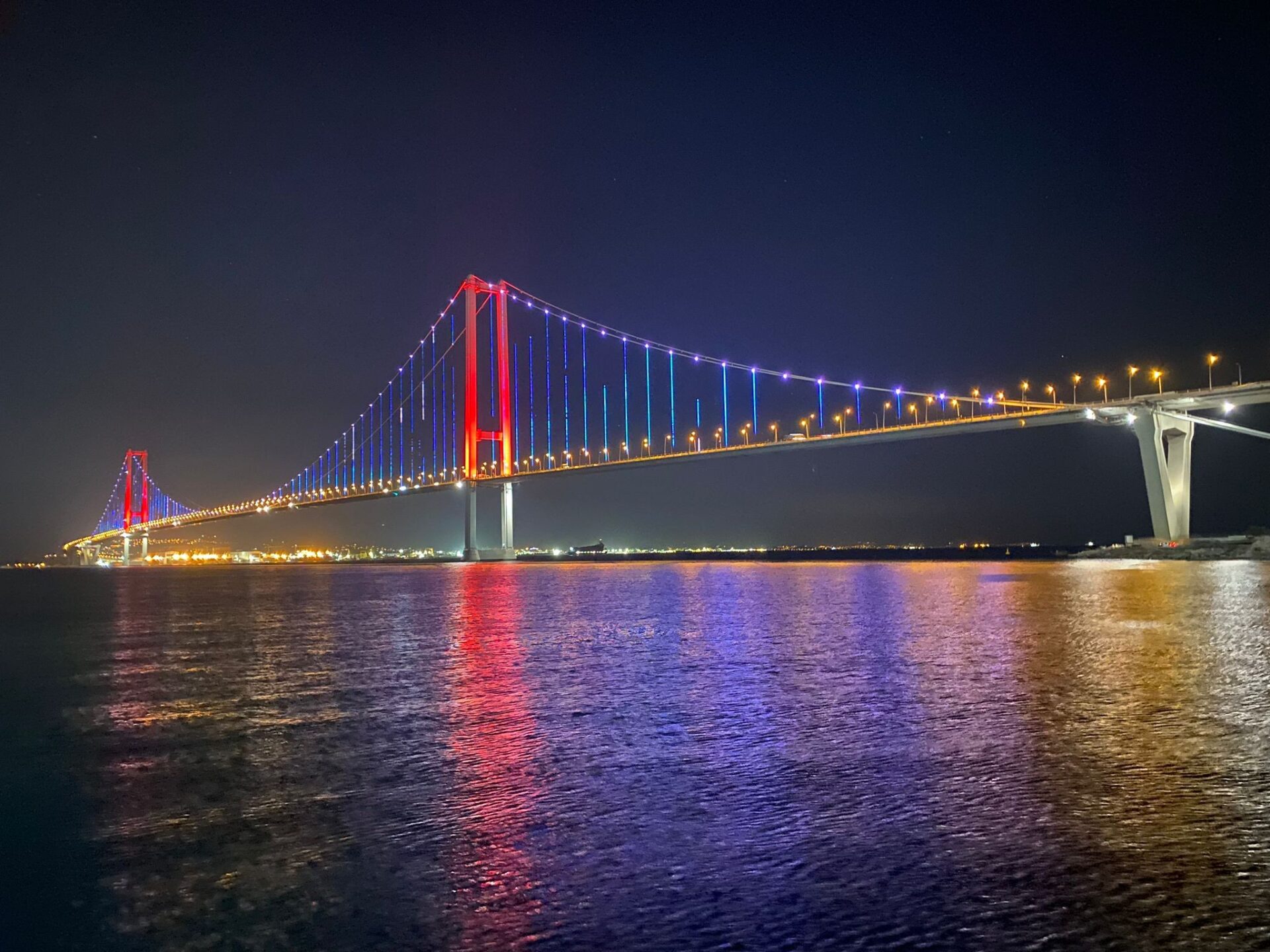 Osmangazi Bridge in Türkiye lit up in blue for World Maritime Day 