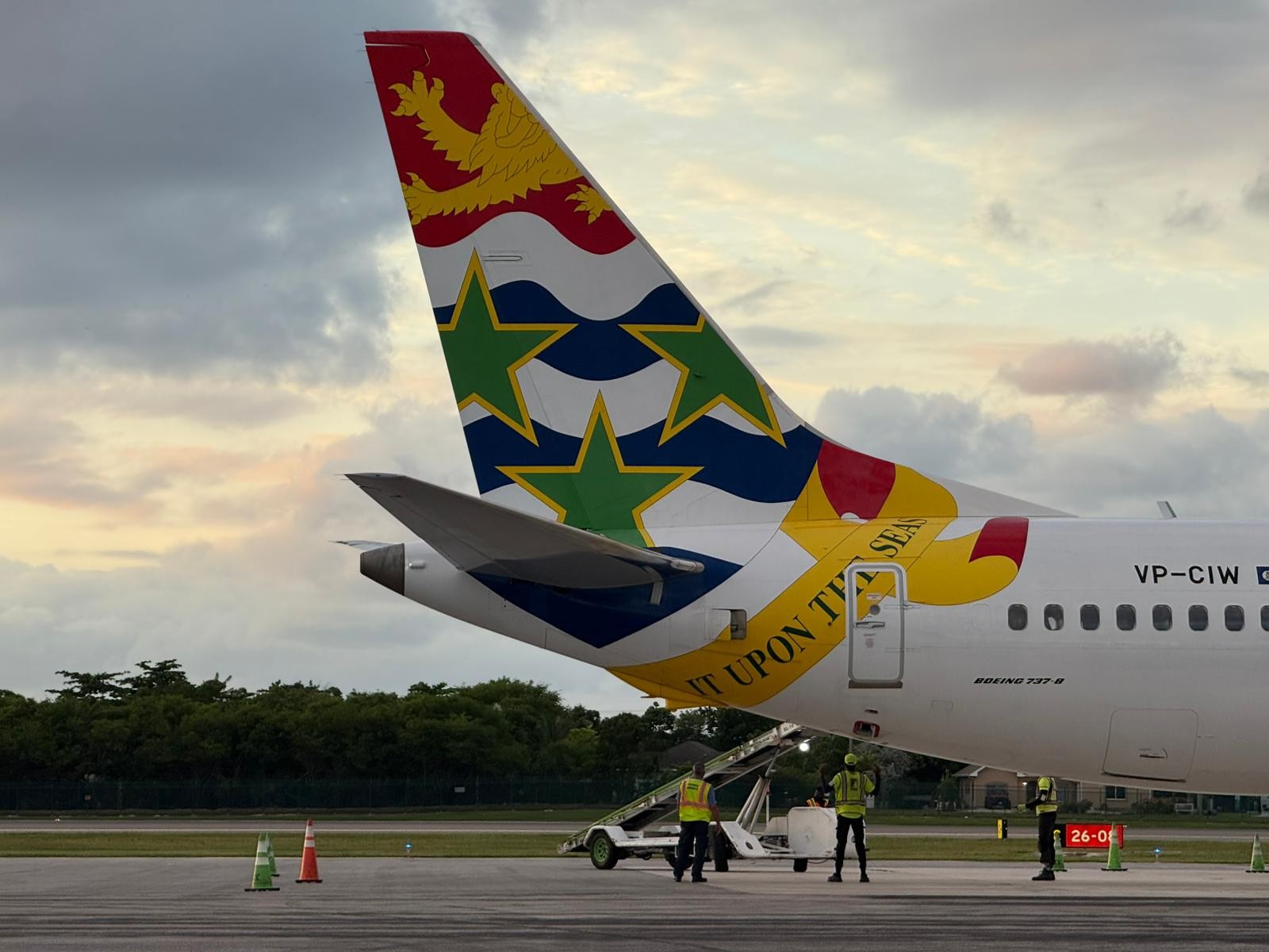 Vol humanitaire de Cayman Airways pour les victimes de l'ouragan en Jamaïque